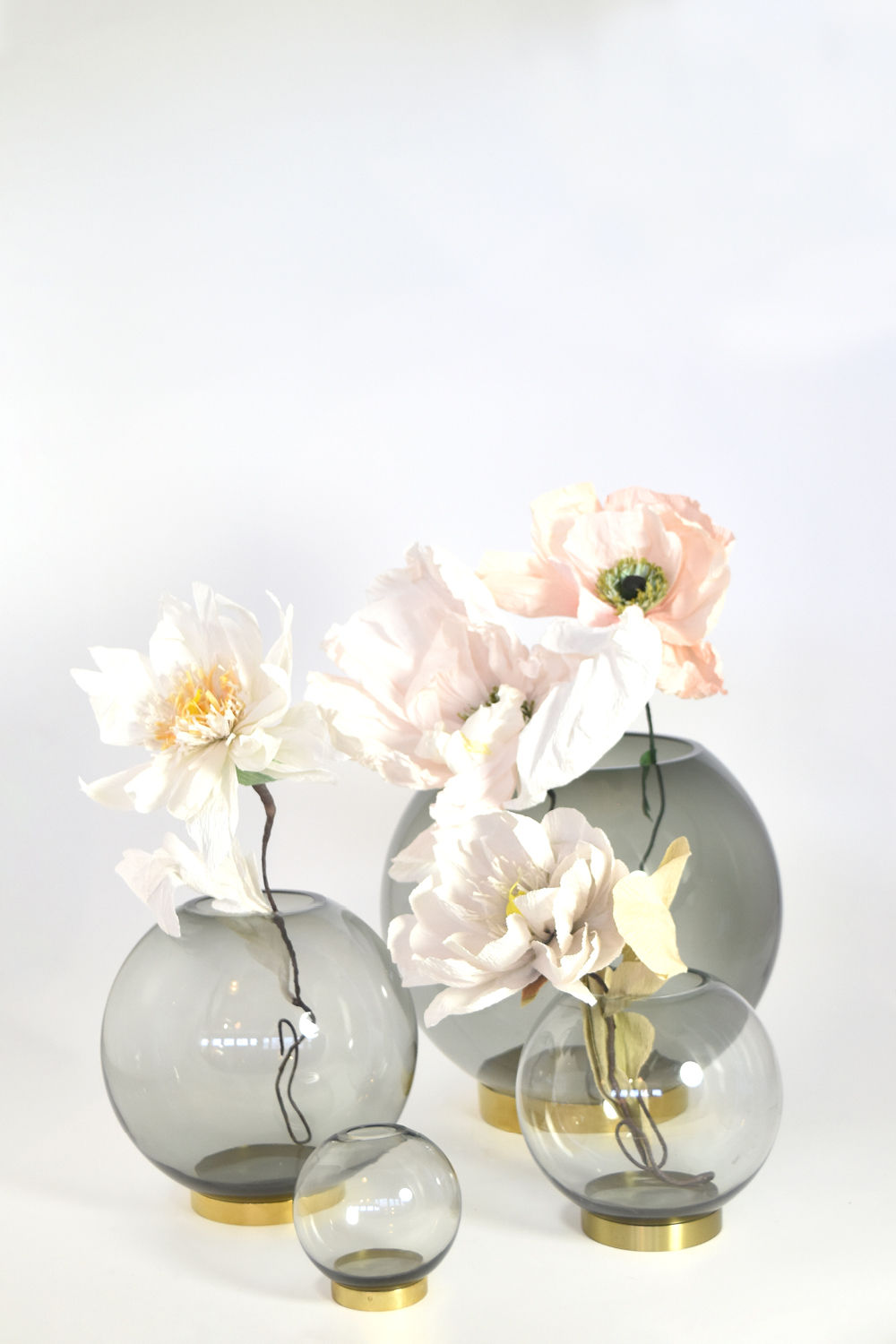 GLOBE vase avec pied GLOBE vase avec pied